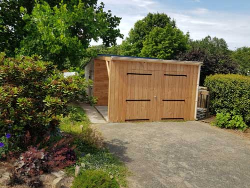 carpot-en-bois-avec-portes